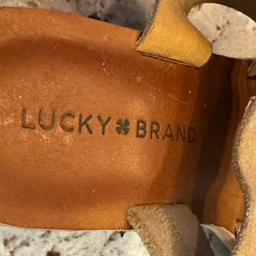 Lucky Brand Rileigh Block Heel‎ Sandals with Metallic Finish